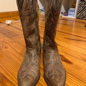 NEW Ariat Pointed Toe boots